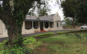 Roode Bloem Farm House